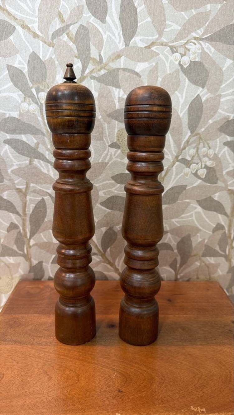 Gail Craft Woodenware Vintage Wooden Pepper Mill and Salt Shaker Set